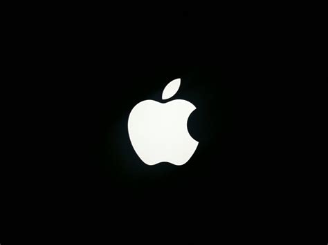 Apple Glowing Apple Logo On The Back Of My Macbook Yum9me Flickr