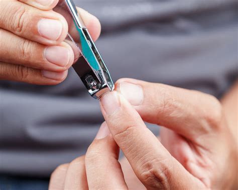 The Right Way To Cut Your Nails Clicks
