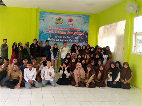 Lbh Fahmina Gelar Penyuluhan Hukum Ke Puluhan Santri Dan Pelajar Di Smk Caruban Nagari Cirebon