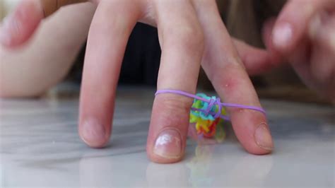 Single Chain Rainbow Loom Bracelet For Beginners Youtube