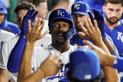 Royals Win Fourth Straight 5 4 Over Tigers