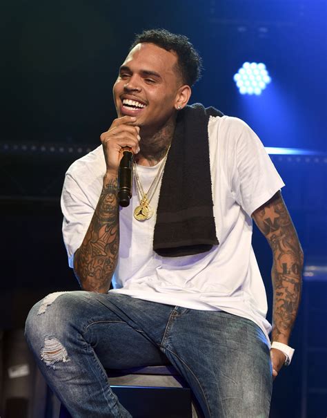 Baixar a música 'all back' novo sucesso do cantor chris brown em 2019. Chris Brown missing Rihanna or Karrueche Tran? Loyal ...