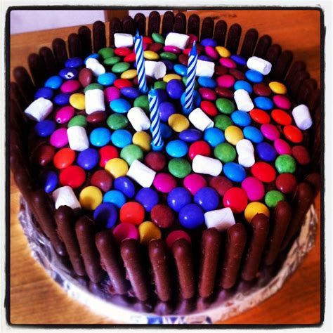This is actually a fruit chocolate cake and it look so yummy. chocolate cake decoration - Google Search | Simple ...