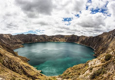 Conoce la laguna Quilotoa una de las bellezas naturales más atractivas