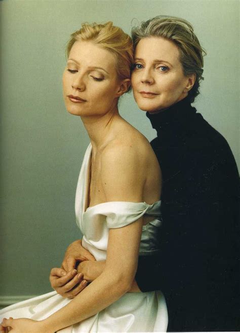 [002] Annie Leibovitz 77 Photos Great Photographers Mother Daughter Poses Mother Daughter