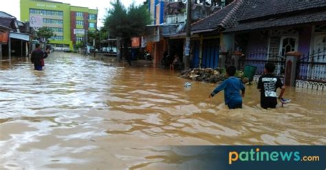Sakit bisa jadi diakibatkan dari pembuluh darah yang pecah, terutama karena ada penekanan dari feses. Srikaton Kayen Pati : Banjir Kian Meluas 9 Desa Di Pati ...