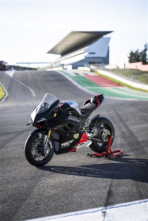 Über spec ducati panigale v4 sp2 debuts for 2023 asphalt and rubber