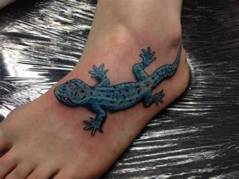 Black outline gecko tattoo stencil. 20 Awesome Lizard Tattoo Ideas For Girls - Styleoholic