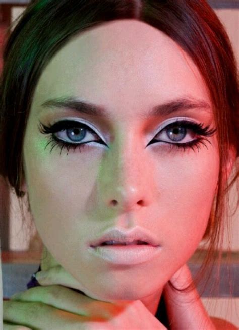 Top 10 Make Up Looks Inspired By The 60s 70s Makeup Retro Makeup