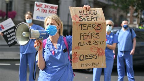 Calls For Proper Pay Rise For England S Nurses As Nhs Scotland Staff