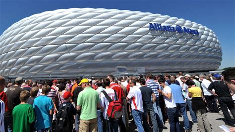 The allianz arena is ten years old on 30 may 2015. FC Bayern/München: Allianz Arena erstrahlt in ungewohnter ...