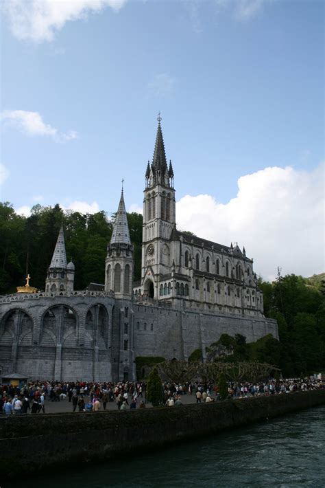 Rfi is not responsible for the content of external websites. The Basilica of Lourdes, France