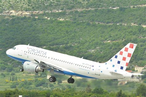 The airline changed its name to croatia airlines in july 1990 and is the flag carrier for the republic of croatia. CROATIA AIRLINES Radnici aviokompanije najavili štrajk ...