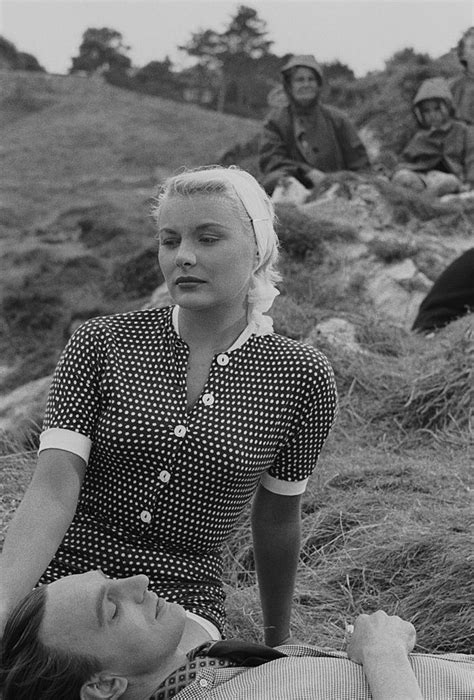 Barbara Payton With Her Leading Man Stephen Murrayduring Filming Of The Four Sided Triangle