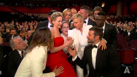 Ellen Degeneres Takes A Selfie At The Oscars Youtube