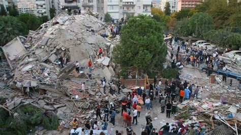 Le moment du tremblement de terre 01/08/2014. Tremblement de terre à Izmir : le bilan passe à 6 morts et ...