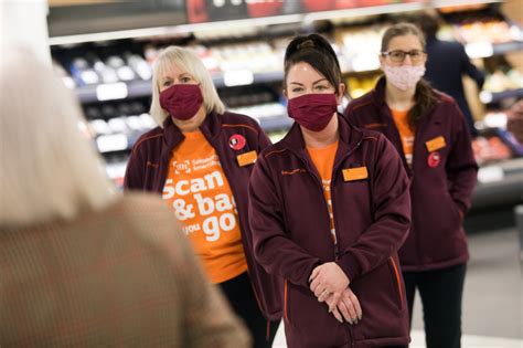 Sainsburys Raises Store Staff Pay To £10 An Hour