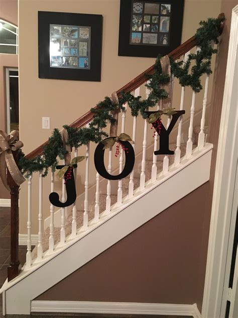 10 Christmas Decorations For Stair Rail Decoomo