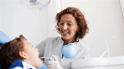 How Much Money Does A Dental Assistant Make? - Mom Gets A Job