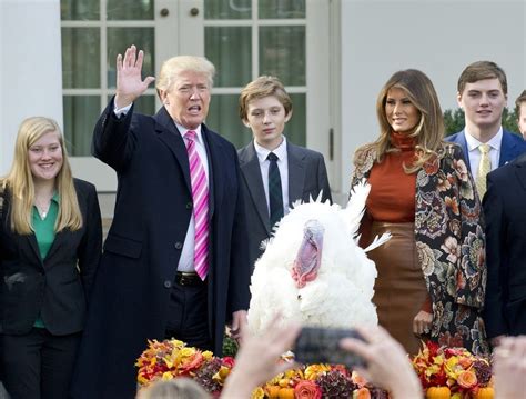 Дональд и Мелания Трамп с семьей фото с Дня благодарения Tatler Россия