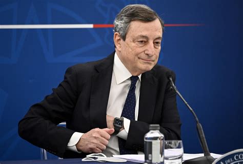 Classe 1947, mario draghi è un economista italiano, banchiere, accademico. Mario Draghi: "soldi più velocemente possibile" - IL ...