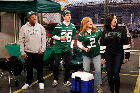 Amy Schumer Spoofs New York Jets Fans In Snl Sketch Nbc Insider