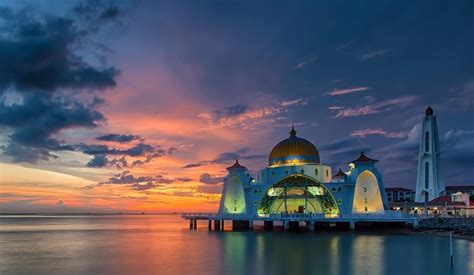 Melaka is undoubtedly one of the most popular road trip destinations from kl. 7 Destinasi Pelancongan Tepi Pantai Yang Menarik Di Negeri ...