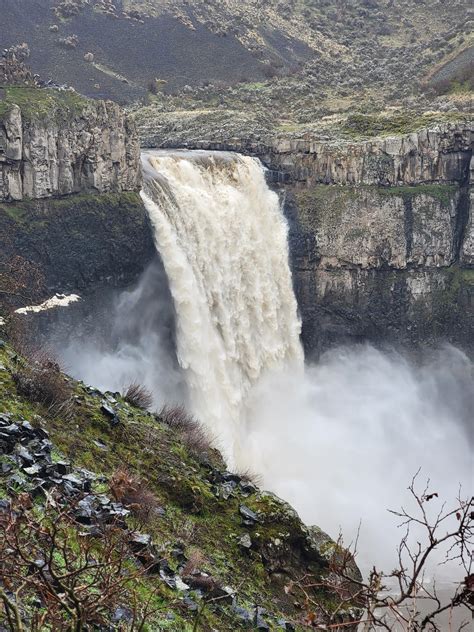 Palouse Falls Is Absolutely Raging Today Palouse Falls State Park WA