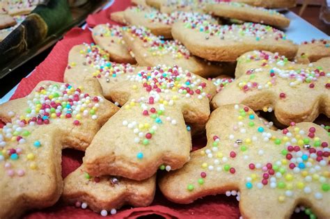 Bake at 350 degrees until the cookies are slightly golden, about 20 minutes. Traditional Puerto Rican Christmas Cookies - Budin Puerto ...