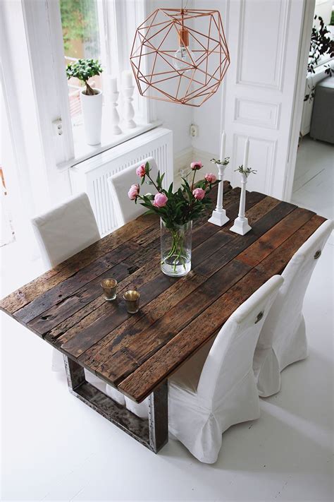 A modern farmhouse kitchen is the perfect room to start decorating if you're looking for a place to begin incorporating rustic touches. Rustic table | Bykiki.se | Bloglovin'