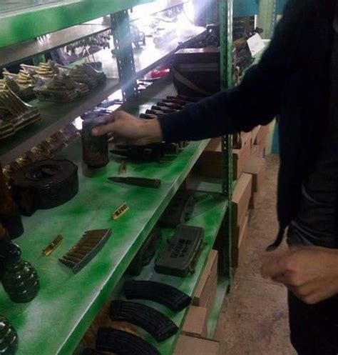 가짜 무기 팔고 있는 중국 상점
