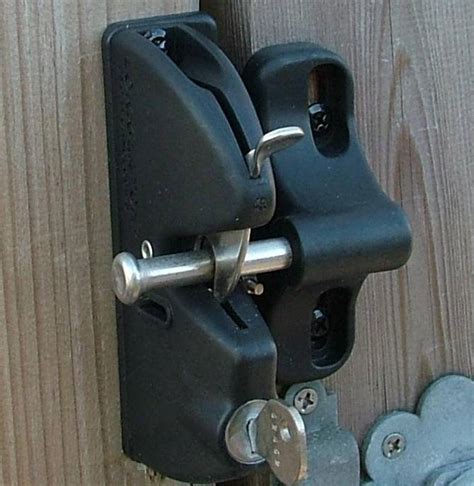 Rather than gravity pulling the latch down to lock in in place, this lock must be slid away from the gate to lock. lockable Gate Latch | Jacksons Fencing