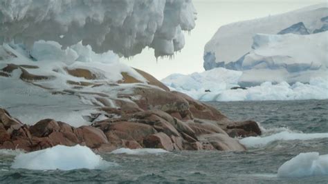 Topirea gheţii scoate la lumină noi insule din Antarctica necartografiate până acum