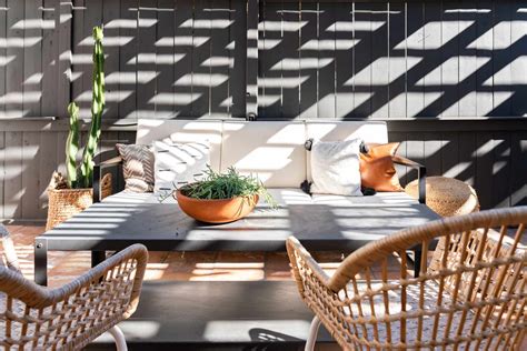 Decorate Your Deck on a Budget: 5 Tips for a Stunning Outdoor Space!