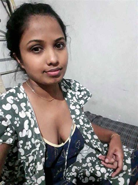 Busty Sri Lankan Horny Girl Big Boobs Selfie Pic Fav Bees