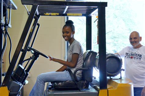 Thanks to FedEx our logistics program graduates have a 100 % placement