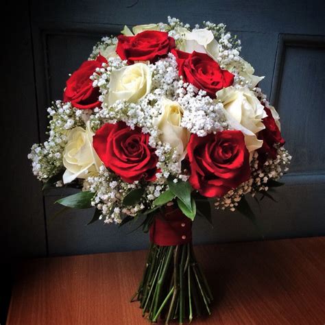 Albums 90 Images Red And White Rose Bouquet For Wedding Sharp 11 2023