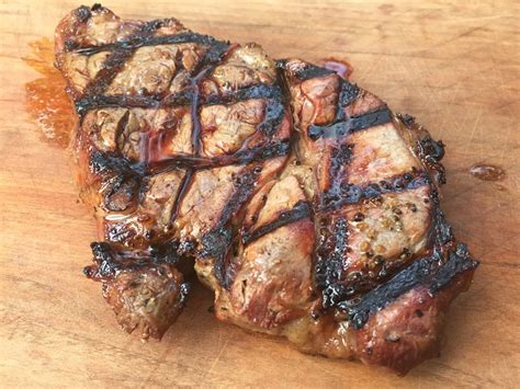 You don't need to be a great chef to cook a steak well or to prepare it in an interesting and tasty way. Marinated and Grilled Chuck Eye Steak