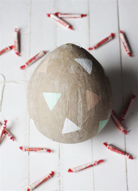This ultimate guide to easter crafts contains over 50 gorgeous craft ideas for 2021, as well as tips for creating handmade greetings cards and even how to sell your homemade creations at craft fairs (once craft fairs are allowed to start up again…). Kraft Paper Easter Egg Piñata #easter #craft in 2020 ...