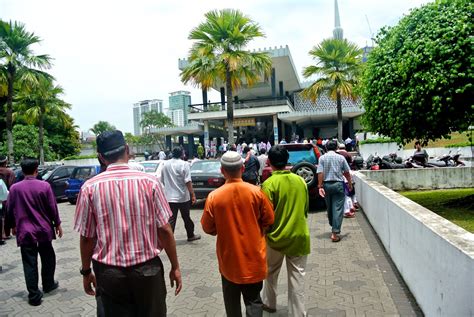 Hari jumaat adalah penghulu hari. Jumaat Tanpa Solat Jumaat - Hidupkannya Dengan 10 Amalan ...