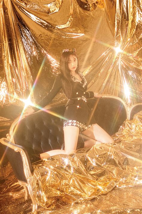 Their name is a play on their dual concept of red and velvet; the red half is their brighter and bubblier side. Red Velvet : Photos teasers individuelles de Joy pour ...