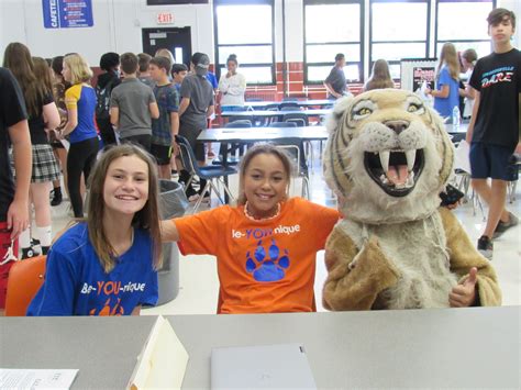 Edwardsville School District 7 Students Get To Know Their School With