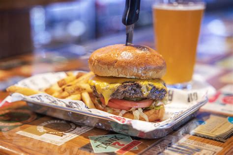 Cold Beers And Cheeseburgers To Open Its First Tucson Location