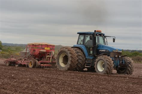 Ford 8770 Tractor With A Vaderstad Rapid Seed Drill Flickr