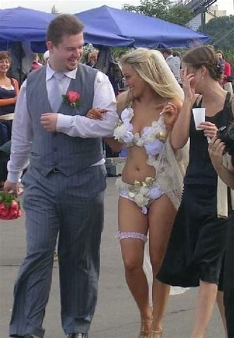 13 wedding dress fails which will make these brides cringe for years to come 4