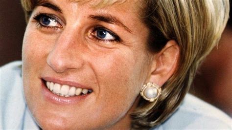 Mehr als zwei jahrzehnte nach dem tod von prinzessin diana haben ihre söhne william (39) und harry (36) eine statue zu ehren ihrer verstorbenen mutter enthüllt. Grossbritannien: Diana-Todesbilder trotz Prinzenprotest - WELT