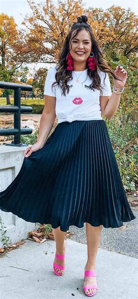 What To Wear With A Pleated Skirt Complete Guide For Women Metallic Pleated Skirt Outfits