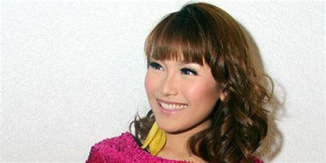 Rezeki Ayu Ting Ting Tak Terganggu Foto Porno