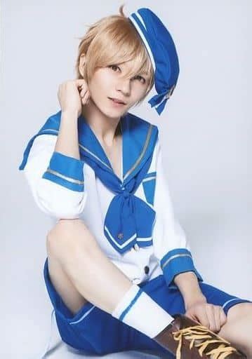 Izumi Miyazaki Tomoya Mahaku Whole Body Tarumi Kire Sitting