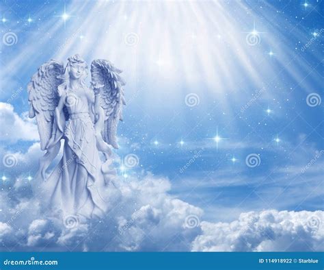 Angel Archangel Ariel Avec Les Rayons De La Lumière Divins Photo Stock